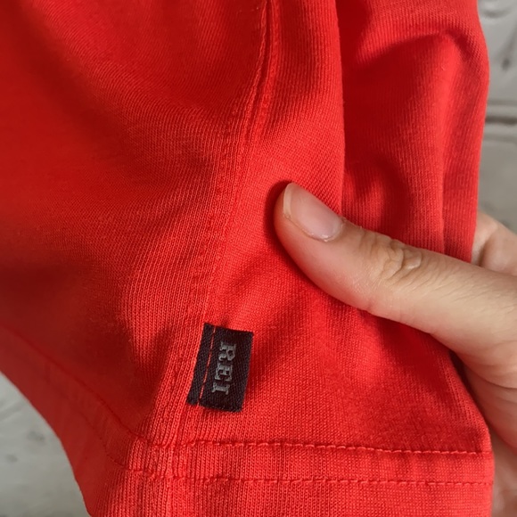 ADD TO ANY BUNDLE FOR FREE 💕 REI outdoors athletic Vneck tank top - Picture 2 of 4